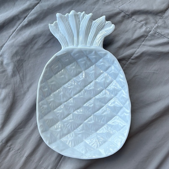 White Pineapple 100% Melamine Serving Dish Made exclusively for Keller Charles - Picture 3 of 7